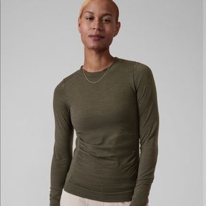 Athleta foresthill ascent long sleeve top in peat color size xs
